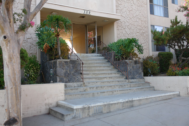 309 Cornell Dr in Burbank, CA - Building Photo - Building Photo