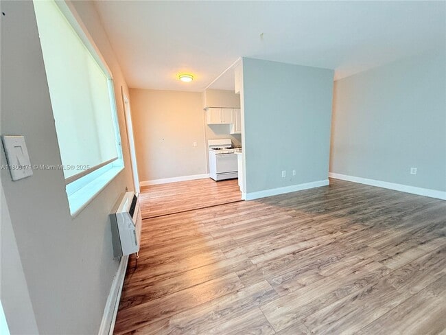 9270 E Bay Harbor Dr in Bay Harbor Islands, FL - Building Photo - Building Photo
