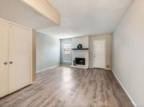 7500 Chapin Rd in Fort Worth, TX - Building Photo - Building Photo