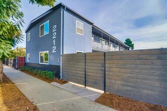 2212 E 15th St in Long Beach, CA - Foto de edificio - Building Photo