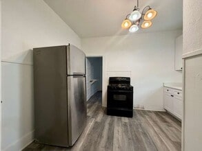 224 Lowell St in San Antonio, TX - Building Photo - Building Photo