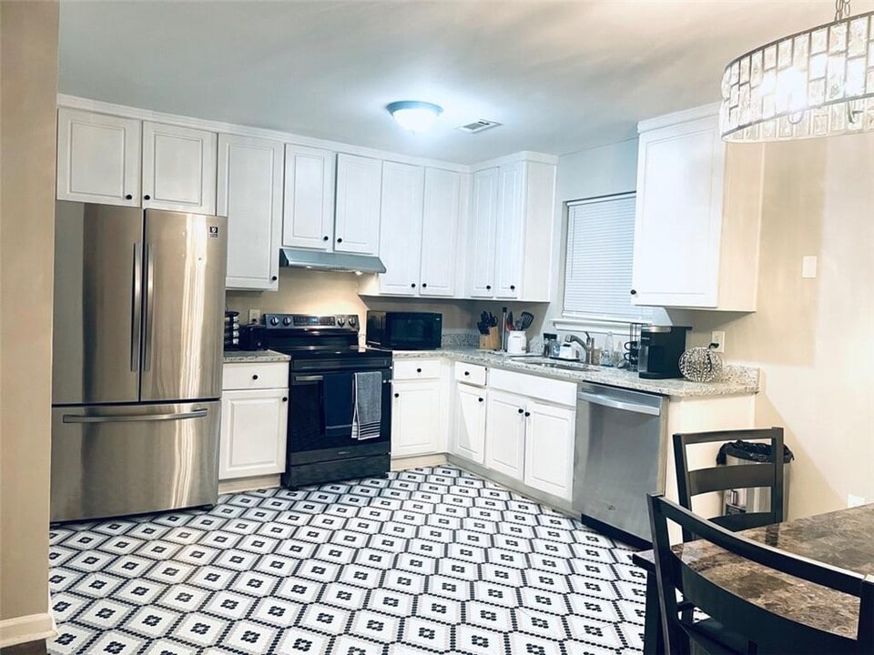 357 Waits Dr SW in Atlanta, GA - Building Photo
