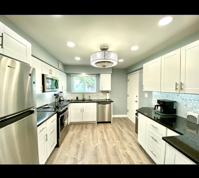 904 S Plum Grove Rd in Palatine, IL - Building Photo - Building Photo