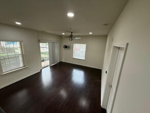 518 E Celebration Way in South Plainfield, NJ - Building Photo - Building Photo