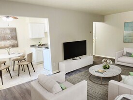 Como Court in Minneapolis, MN - Building Photo