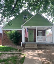 737 W 44th St in Indianapolis, IN - Building Photo