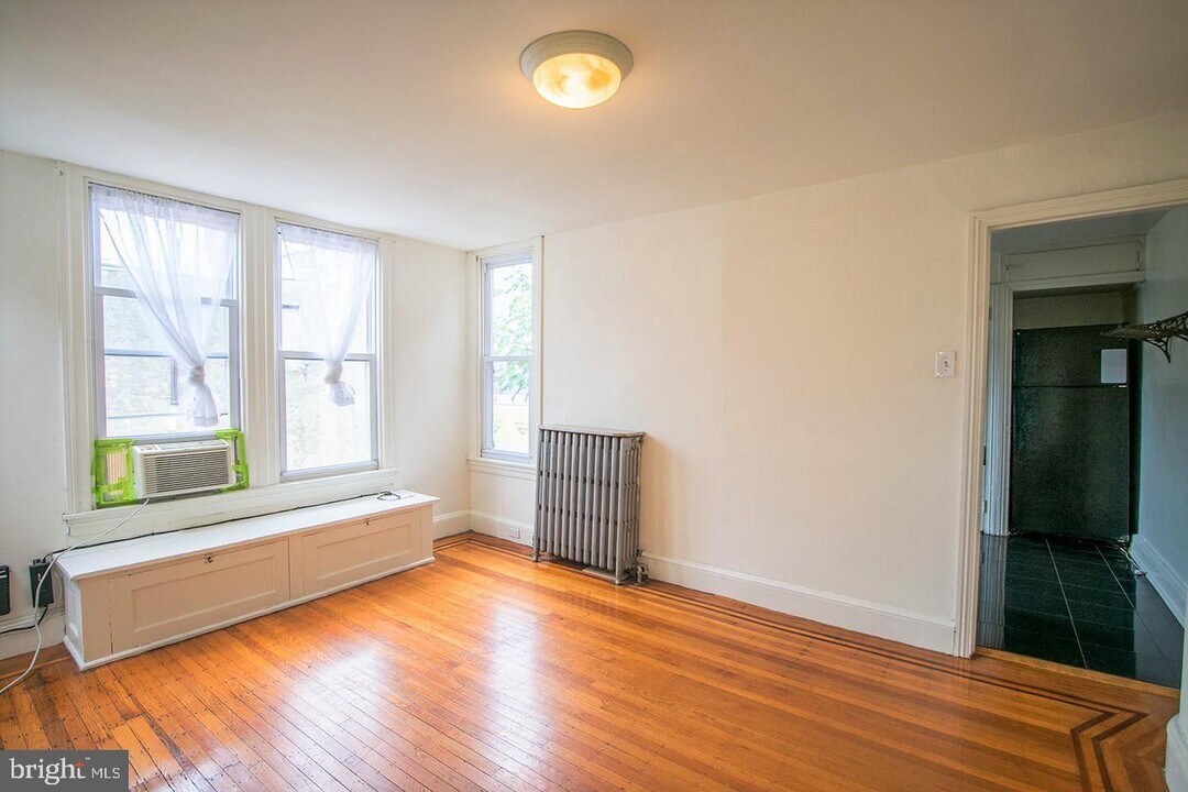 1625 Brown St Photo