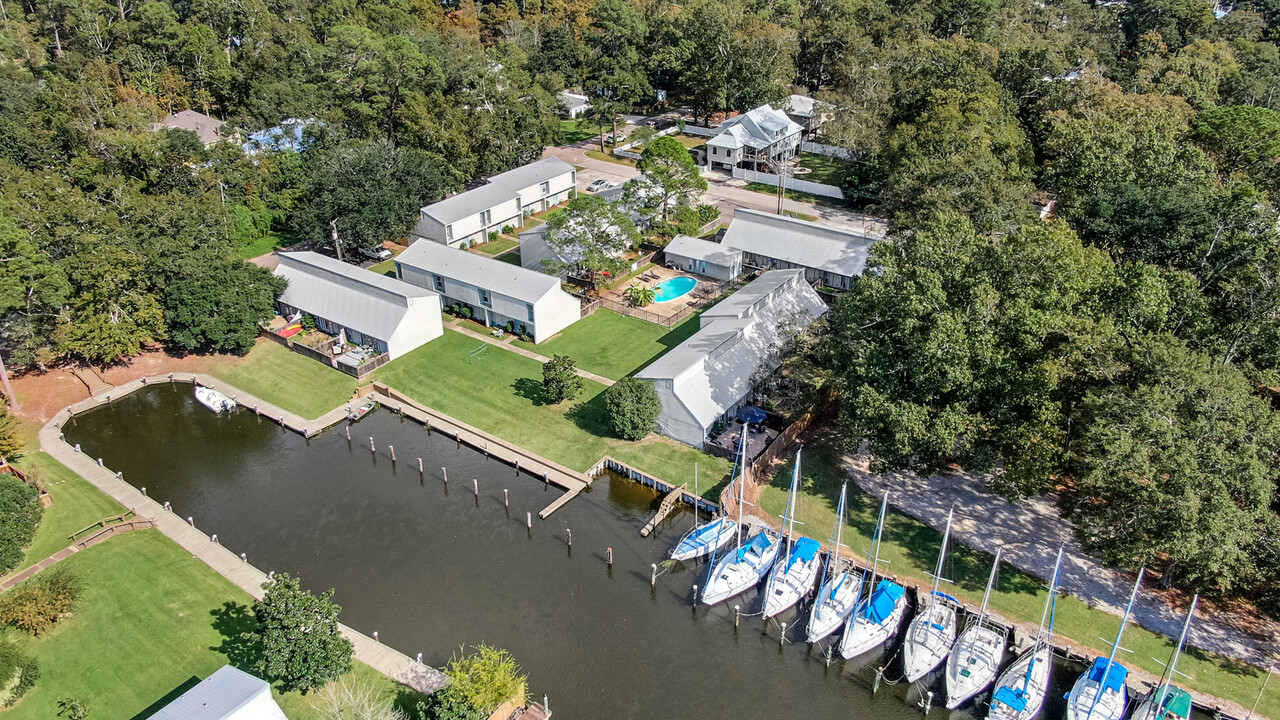 Castine Cove Apartments in Mandeville, LA - Building Photo