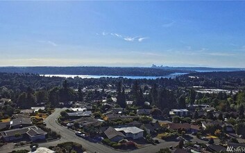 13400 SE 43rd Pl in Bellevue, WA - Building Photo - Building Photo