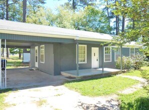 1107 John Paul Jones Ave in Leesville, LA - Building Photo - Building Photo