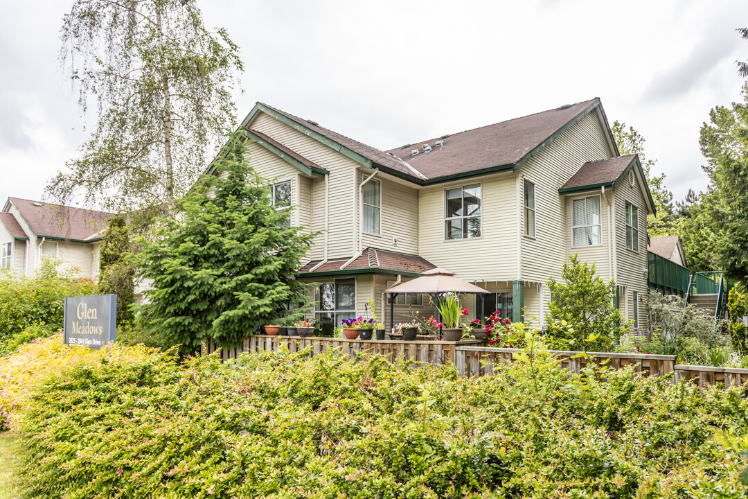 Glen Meadows in Coquitlam, BC - Building Photo