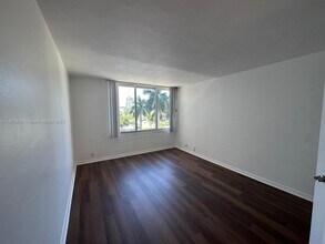 1000 West Ave, Unit 0317 in Miami Beach, FL - Building Photo - Building Photo