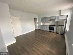 3011 W Girard Ave-Unit -2F in Philadelphia, PA - Building Photo - Building Photo