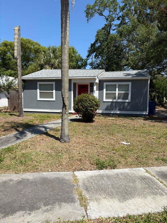 601 Newton Ave S in St. Petersburg, FL - Building Photo