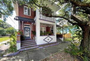 146 W 6th St in Jacksonville, FL - Building Photo