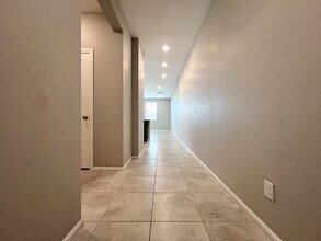 5323 Silver Branch Ave in Las Vegas, NV - Foto de edificio - Building Photo