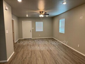 112 W Wilson St in Cleburne, TX - Building Photo - Building Photo