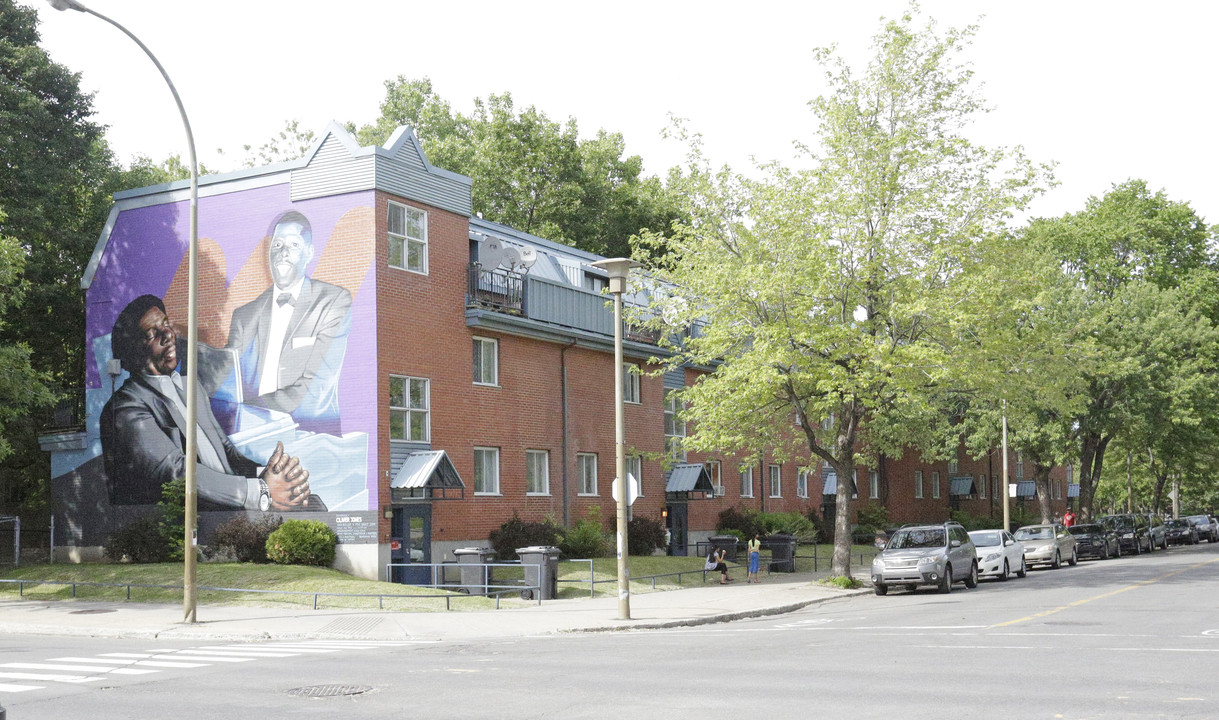 Habitations Albert I et II in Montréal, QC - Building Photo