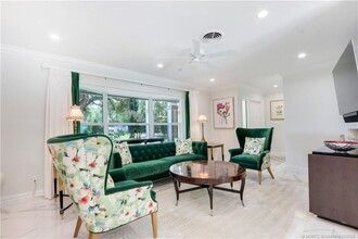 24 Emarita Way in Sewalls Point, FL - Foto de edificio - Building Photo