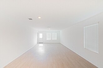 117 Dark Victory Rd in Jarrell, TX - Building Photo - Building Photo
