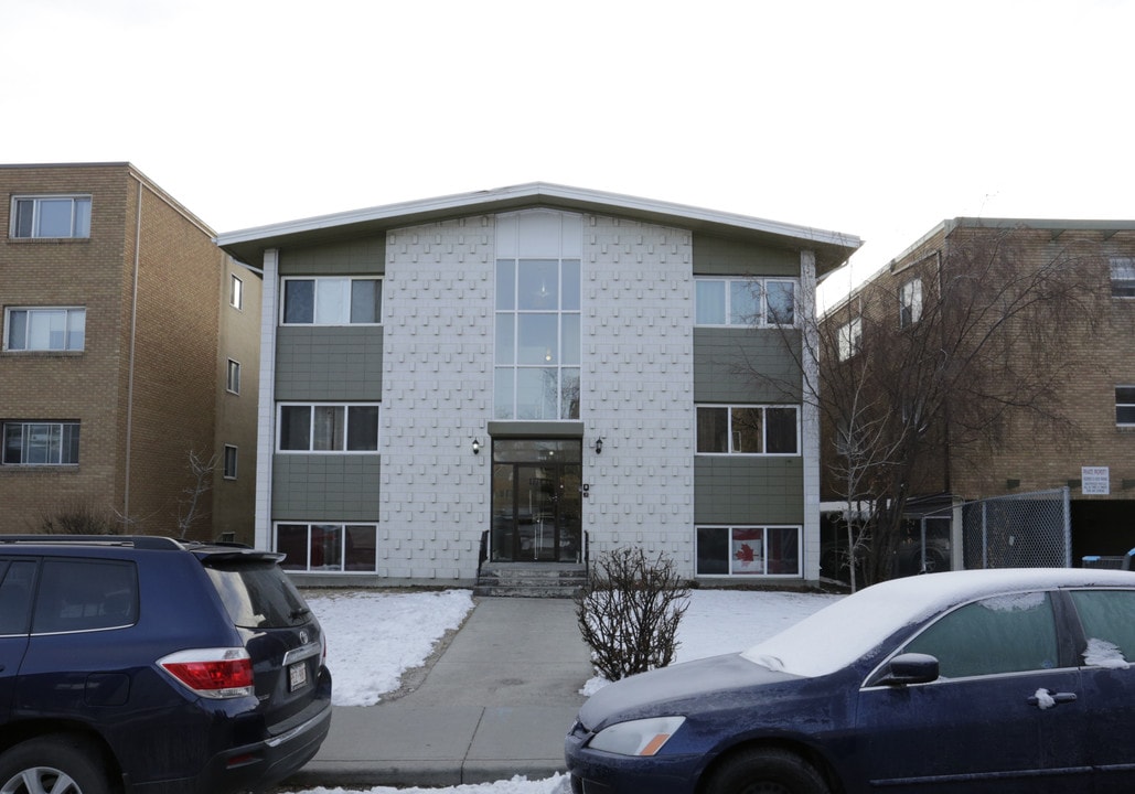 1730 11th St SW in Calgary, AB - Building Photo