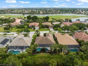 8888 Mustang Island Cir in Naples, FL - Foto de edificio - Building Photo