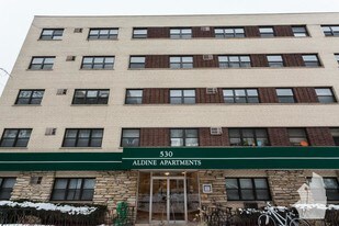 530 W Aldine Ave in Chicago, IL - Building Photo
