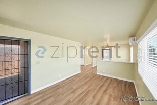 9226 Palm St in Bellflower, CA - Building Photo