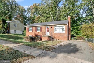 13828 Londonderry Ct in Woodbridge, VA - Building Photo