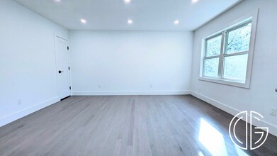 43 Yennicock Ave in Port Washington, NY - Building Photo - Building Photo