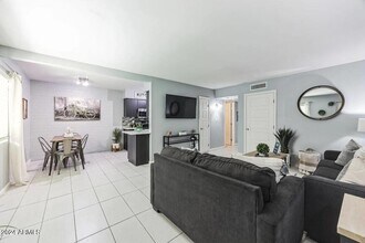 1220 N 44th St in Phoenix, AZ - Foto de edificio - Building Photo