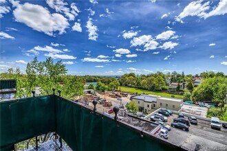 36 Echo Ave in New Rochelle, NY - Building Photo - Building Photo