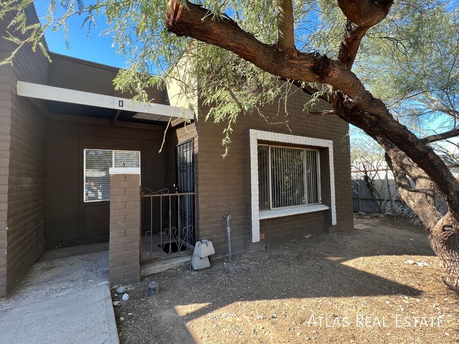 131 E Roger Rd in Tucson, AZ - Building Photo