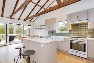 9 Helens Ln in Southampton, NY - Building Photo - Building Photo