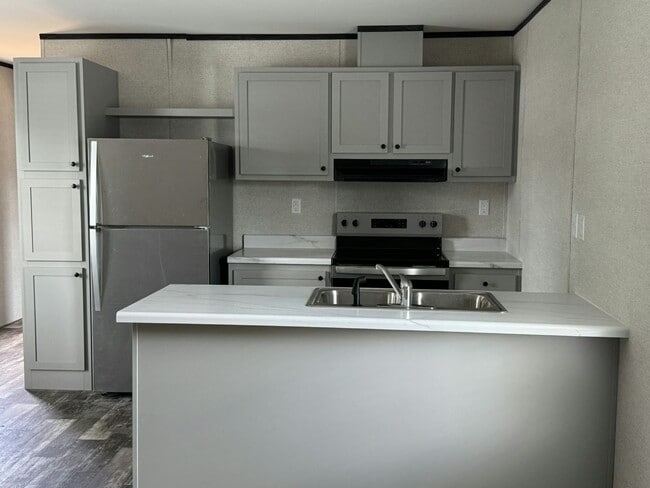 6407 SE 108th St in Belleview, FL - Building Photo - Building Photo