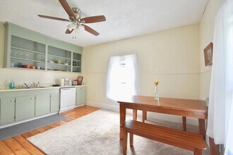 35 Cumberland St, Unit 2 in Brunswick, ME - Building Photo - Building Photo