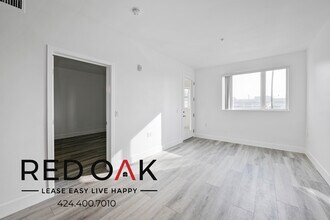 5837 W Sunset Blvd in Los Angeles, CA - Building Photo - Building Photo