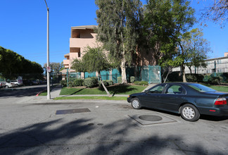 Simpson Saticoy Apartments in North Hollywood, CA - Building Photo - Building Photo