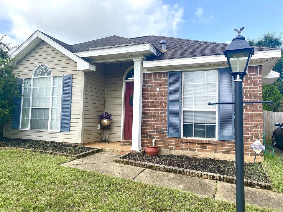 1511 Homestead Dr W in Semmes, AL - Building Photo