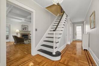 1 Lynwood Rd in Scarsdale, NY - Building Photo - Building Photo