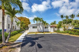 3445 SW 23rd Ter, Unit #3445 in Miami, FL - Foto de edificio - Building Photo