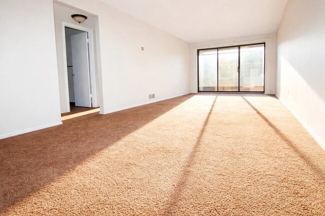 Canterbury Court in Washington, PA - Building Photo - Building Photo