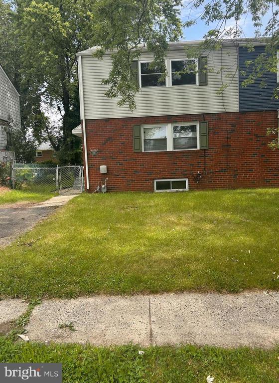 property at 1021 E Williams Cir