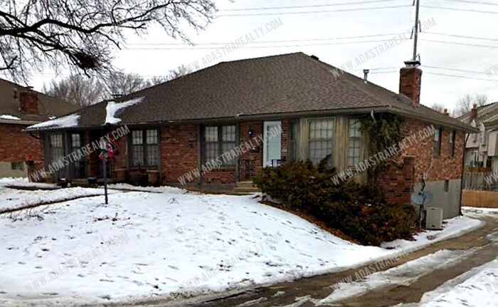 11802 E 60 St in Kansas City, MO - Building Photo