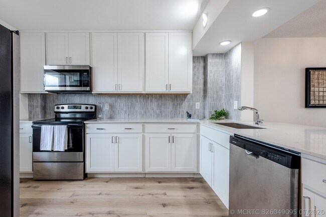 property at 896 N Federal Hwy