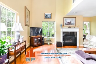 11 Lake Forest Dr in Burlington, VT - Building Photo - Building Photo