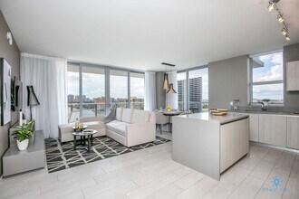 4010 S Ocean Dr in Hollywood, FL - Building Photo - Building Photo