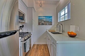 1076 S Seaward Ave in Ventura, CA - Building Photo - Building Photo