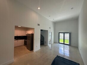 10989 SW 239th St in Princeton, FL - Building Photo - Building Photo