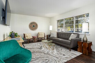 3984 Christopher Dr in Vestavia, AL - Building Photo - Building Photo